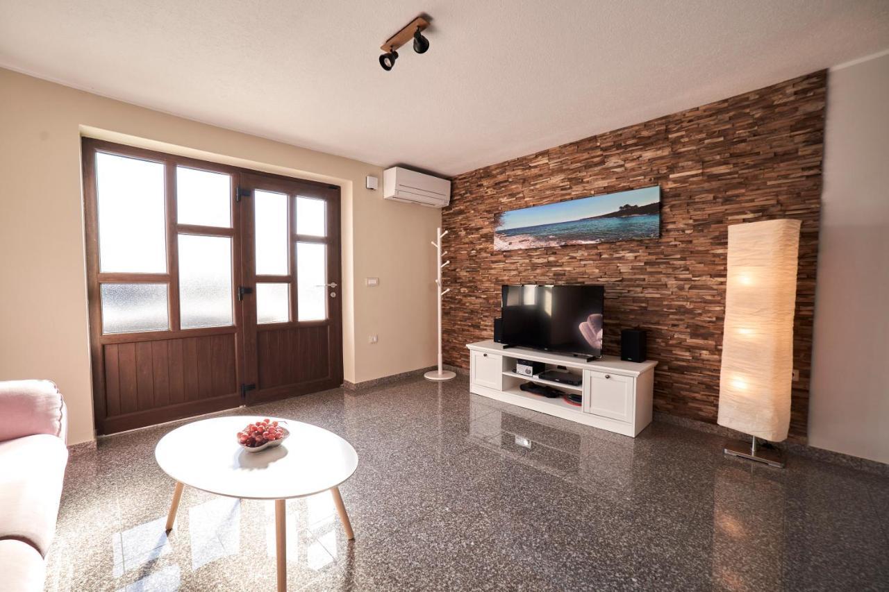 Haus Mila Villa Pavicini Kültér fotó