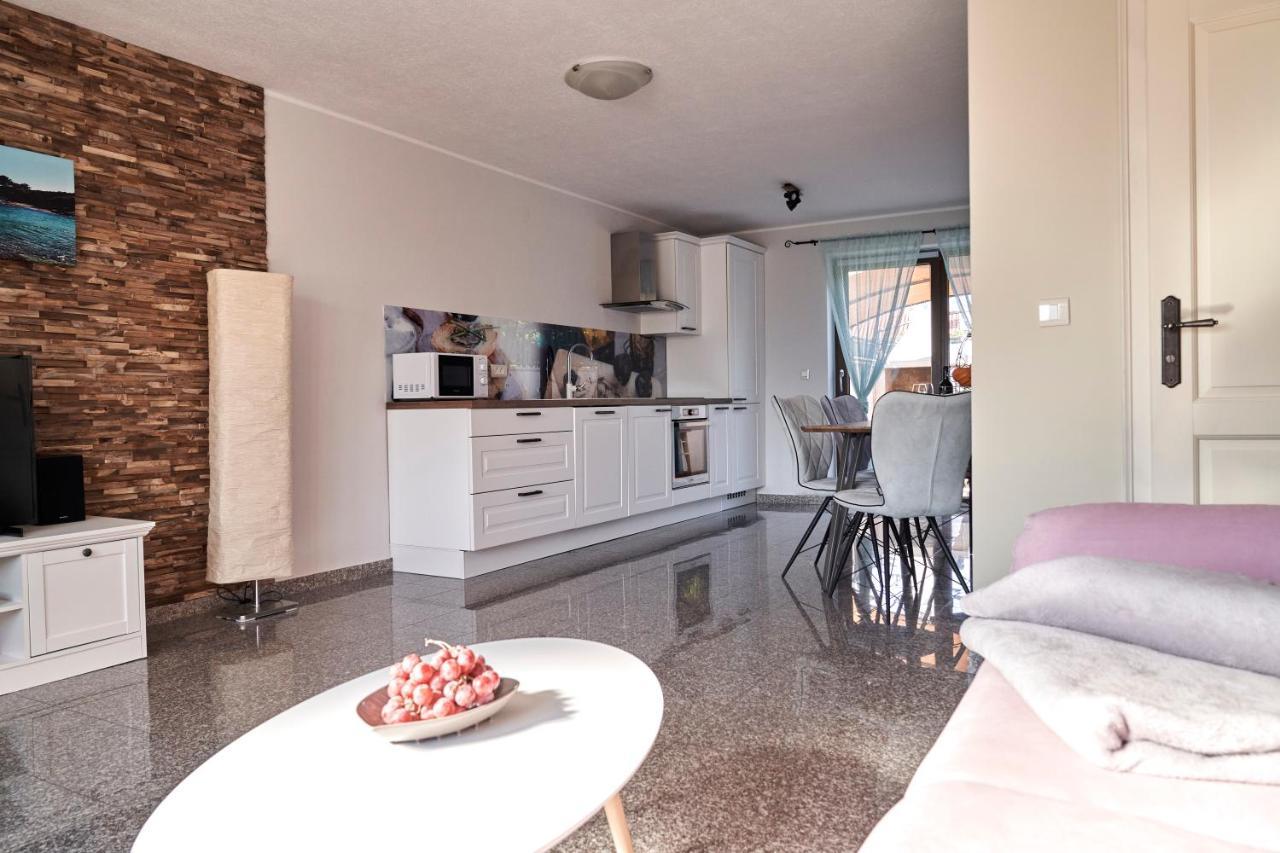 Haus Mila Villa Pavicini Kültér fotó